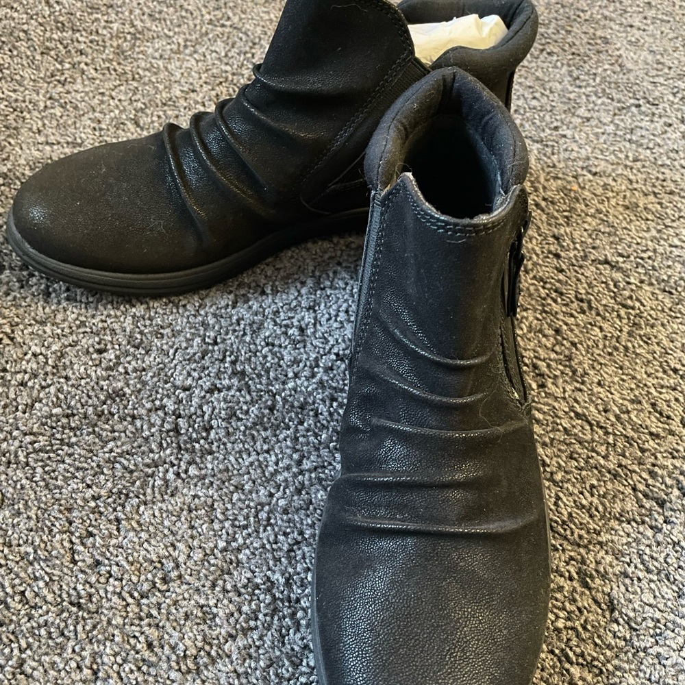 Clarks Cloudsteppers “Breeze Range” bootie NWT